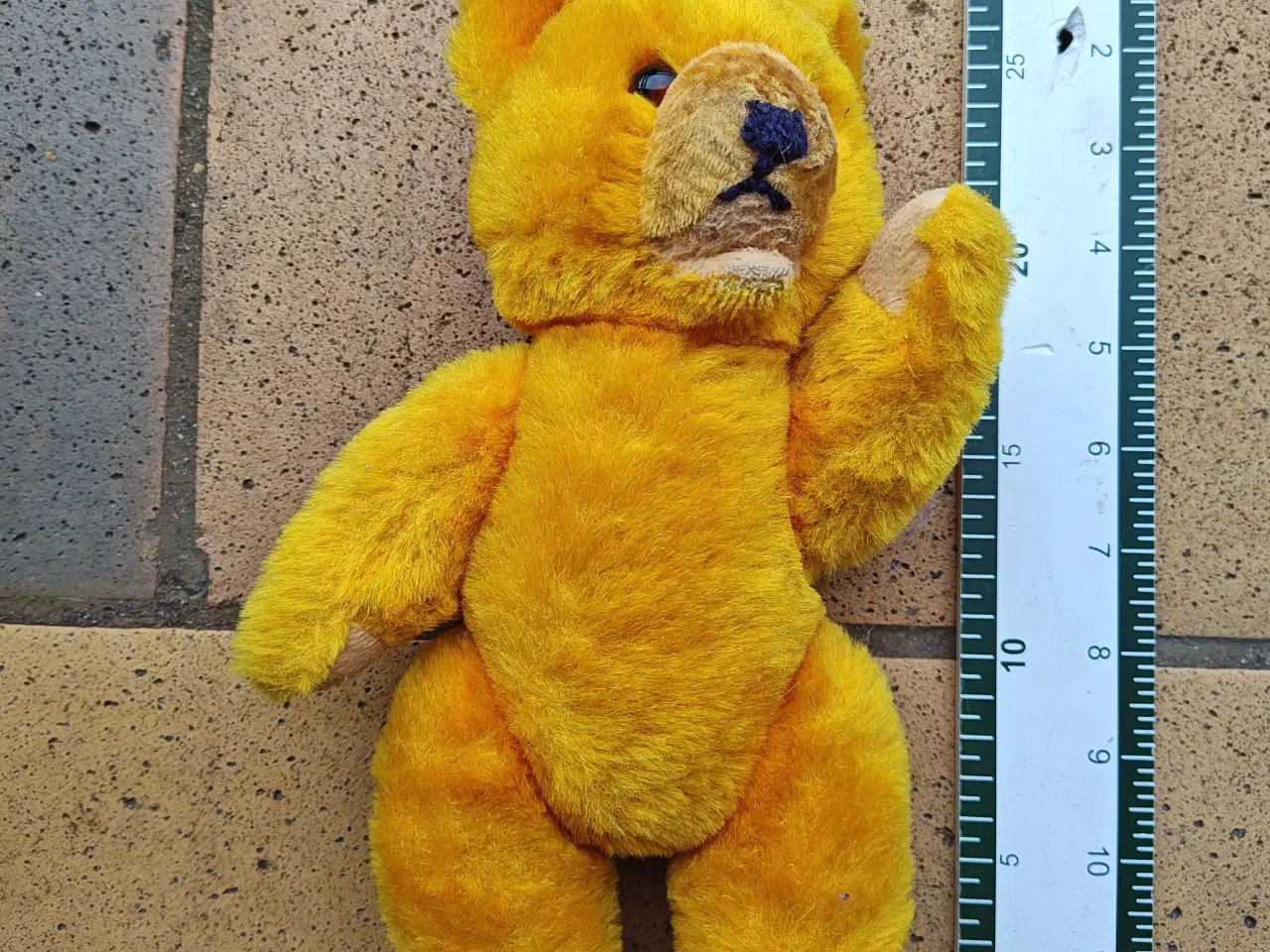 Billede 1 - Gammel Bamse bjørn der kan bevæge arme og ben