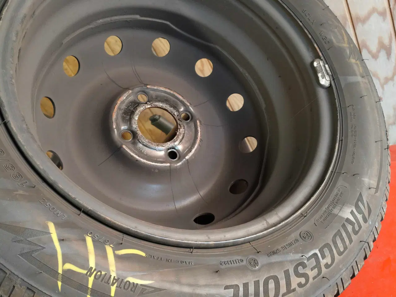 Billede 3 - Bridgestone vinterdæk med fælge 