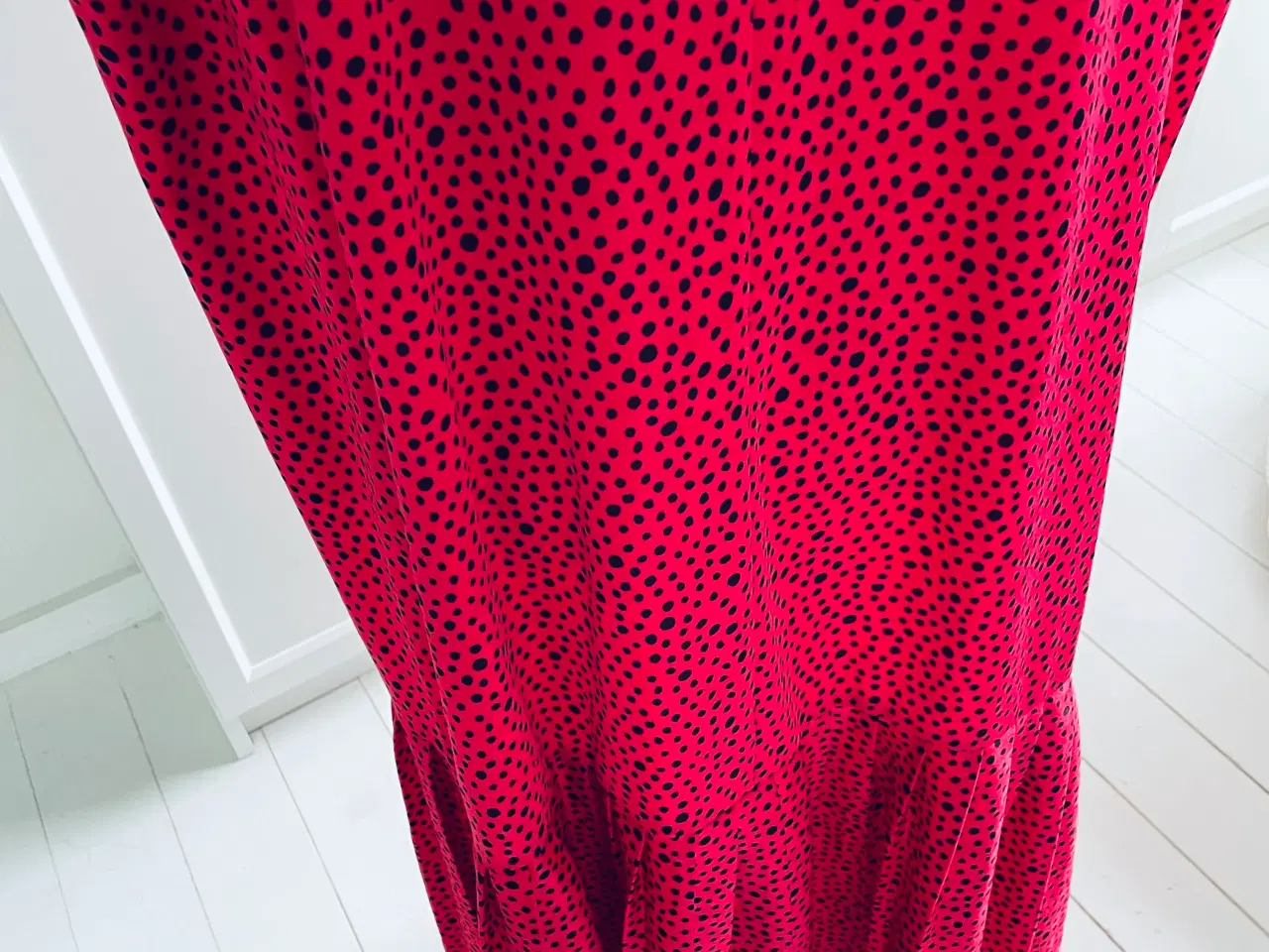 Billede 3 - + size kjole fra Paige made in England