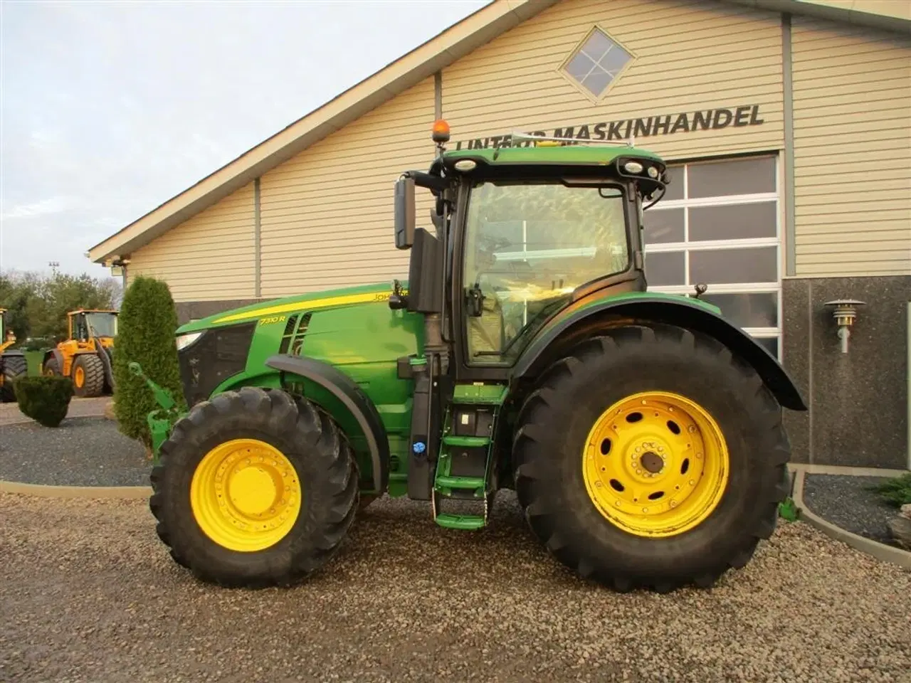 Billede 10 - John Deere 7310R Med frontlift og frontPTO en ejers gård traktor