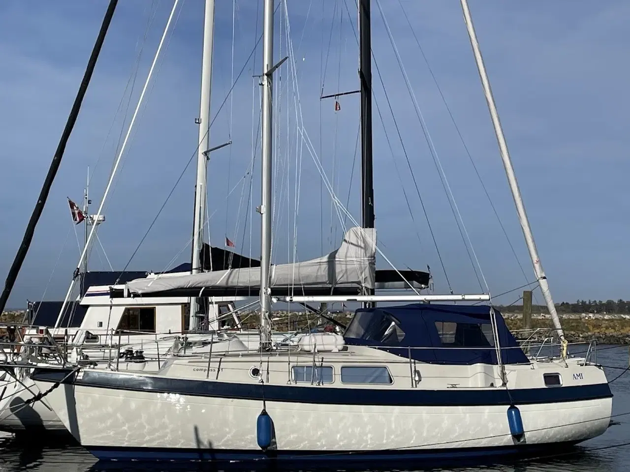 Billede 2 - Motor sejler med stor agter kahyt. Compass 31.