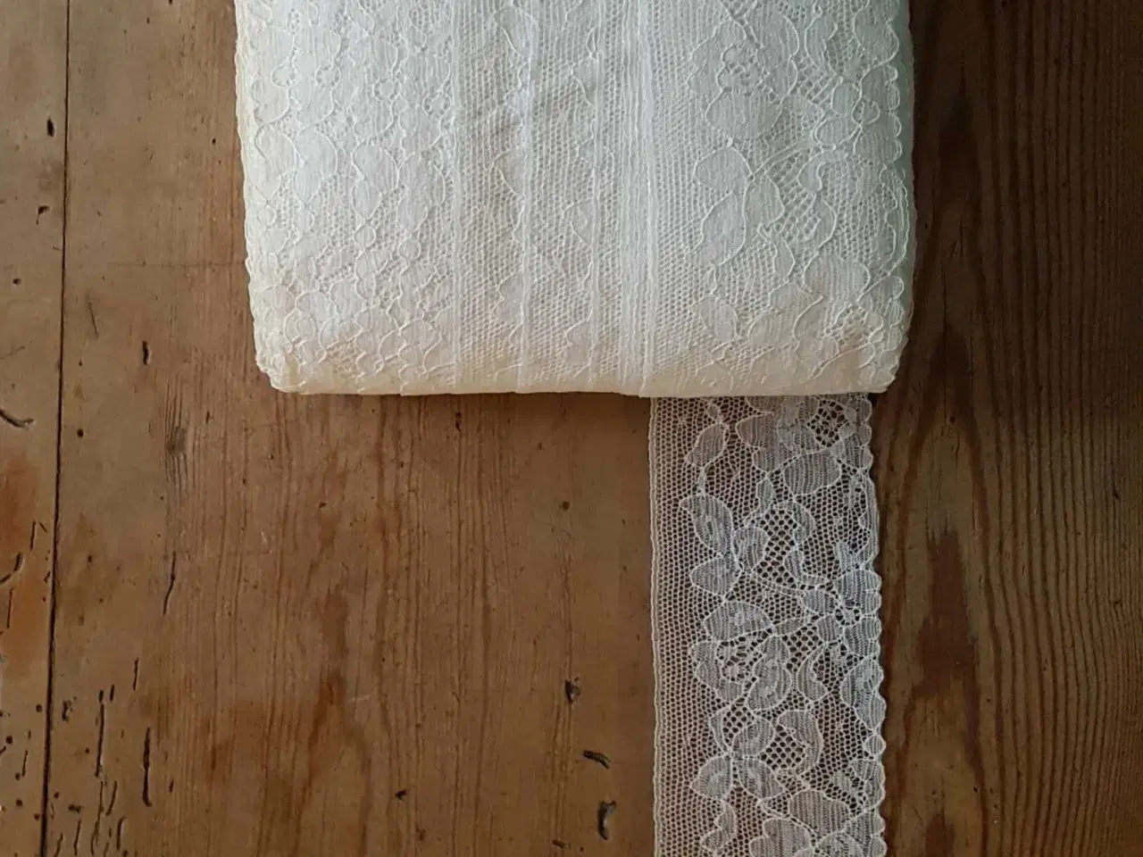 Billede 2 - 54 m blonde. 30 kr pr. m.