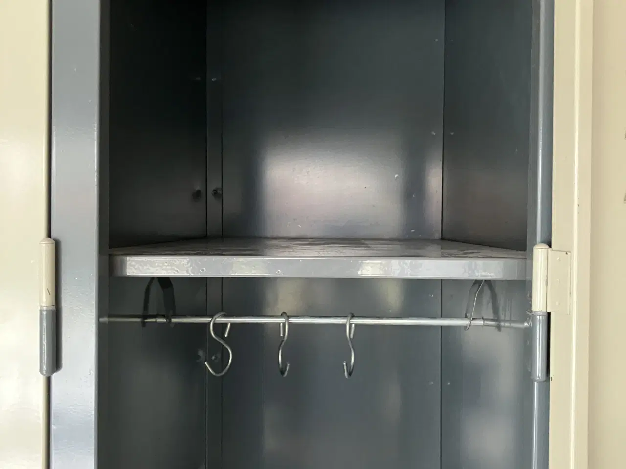 Billede 4 - Metal garderobe skab