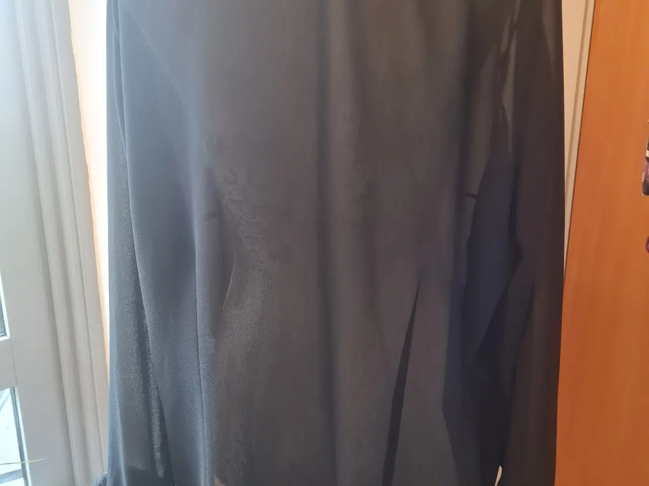 Billede 2 - Sort cardigan fra QNeel str 48