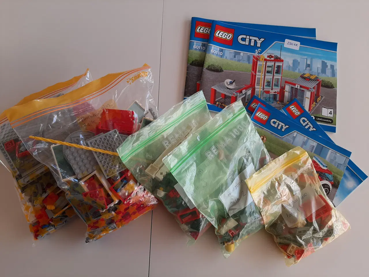 Billede 1 - Forskellige byggesæt i LEGO