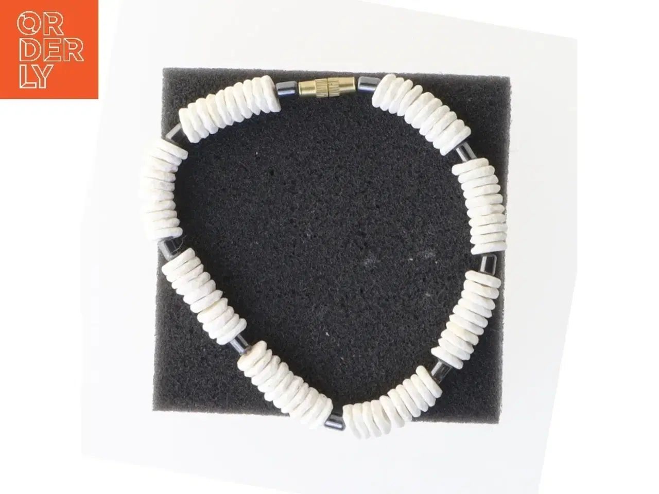 Billede 1 - Perlehalskæde med hvide og sorte perler (str. Ø 8 cm)