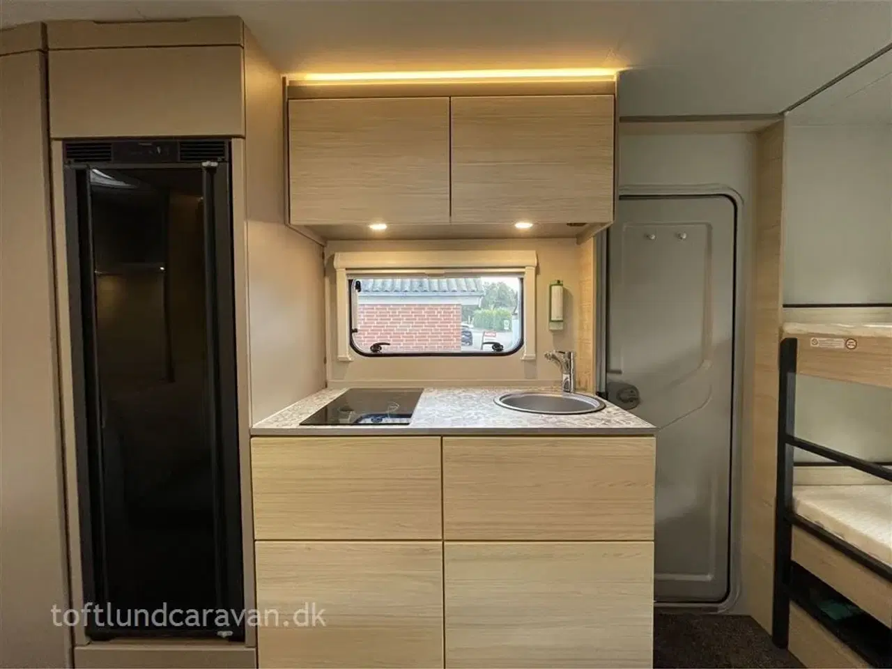 Billede 13 - 2024 - Weinsberg CaraCito 470 QDK E-power   Fremtræder som NY, LAV VÆGT KUN 955 KG, 6 SOVEPLADSER m/ FULDAUT. MOVER + KLIMA + udstyr.