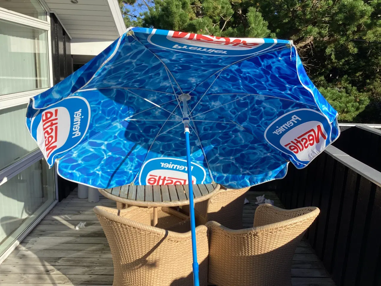 Billede 2 - NESTLE parasol. Diameter: 2 m