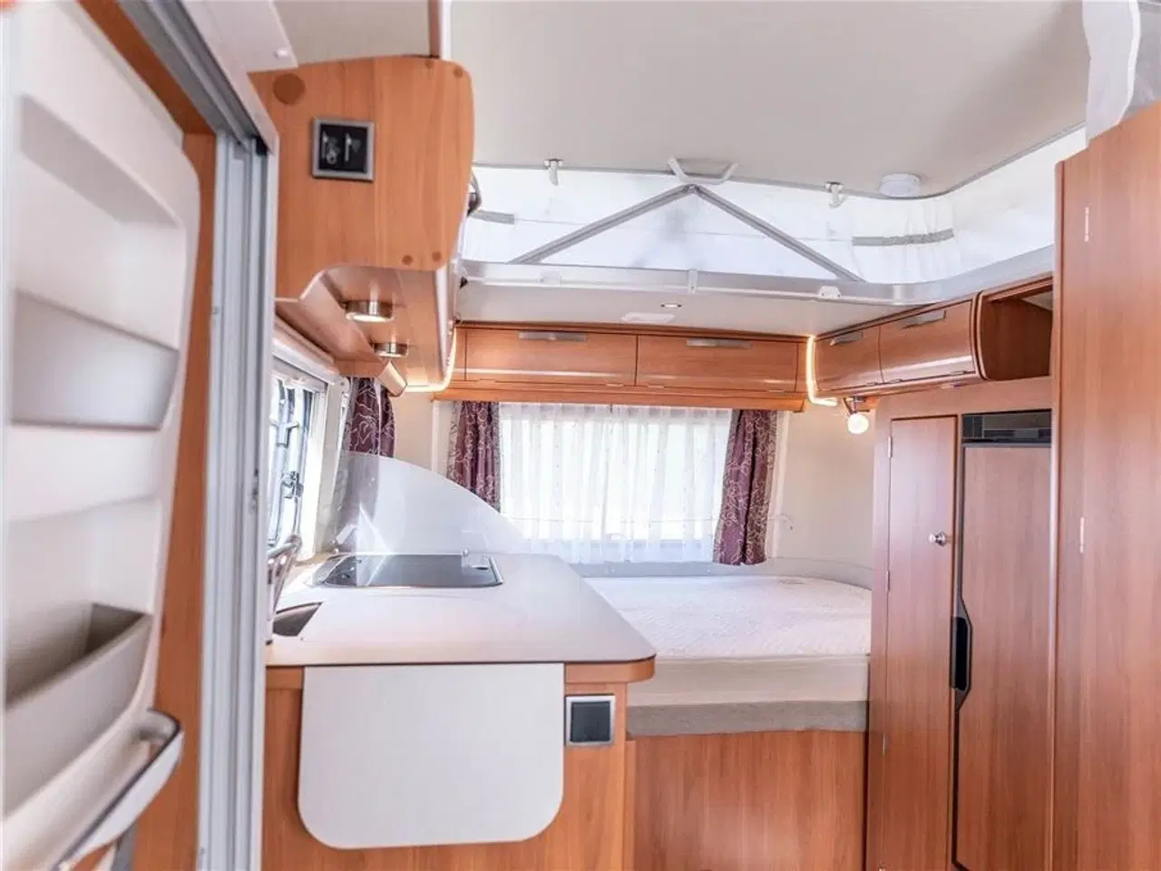 Billede 25 - 2019 - Hymer Eriba Touring Troll 535 GT   Yderst velholdt vogn med hævetag og meget udstyr