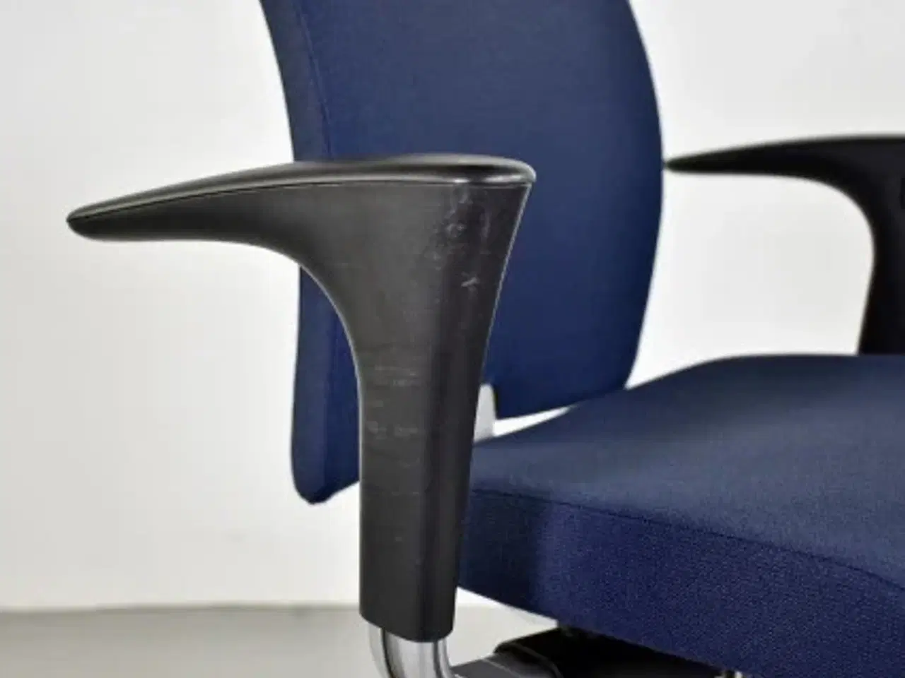 Billede 7 - Häg h04 4200 kontorstol med blåt polster, alugråt stel og armlæn