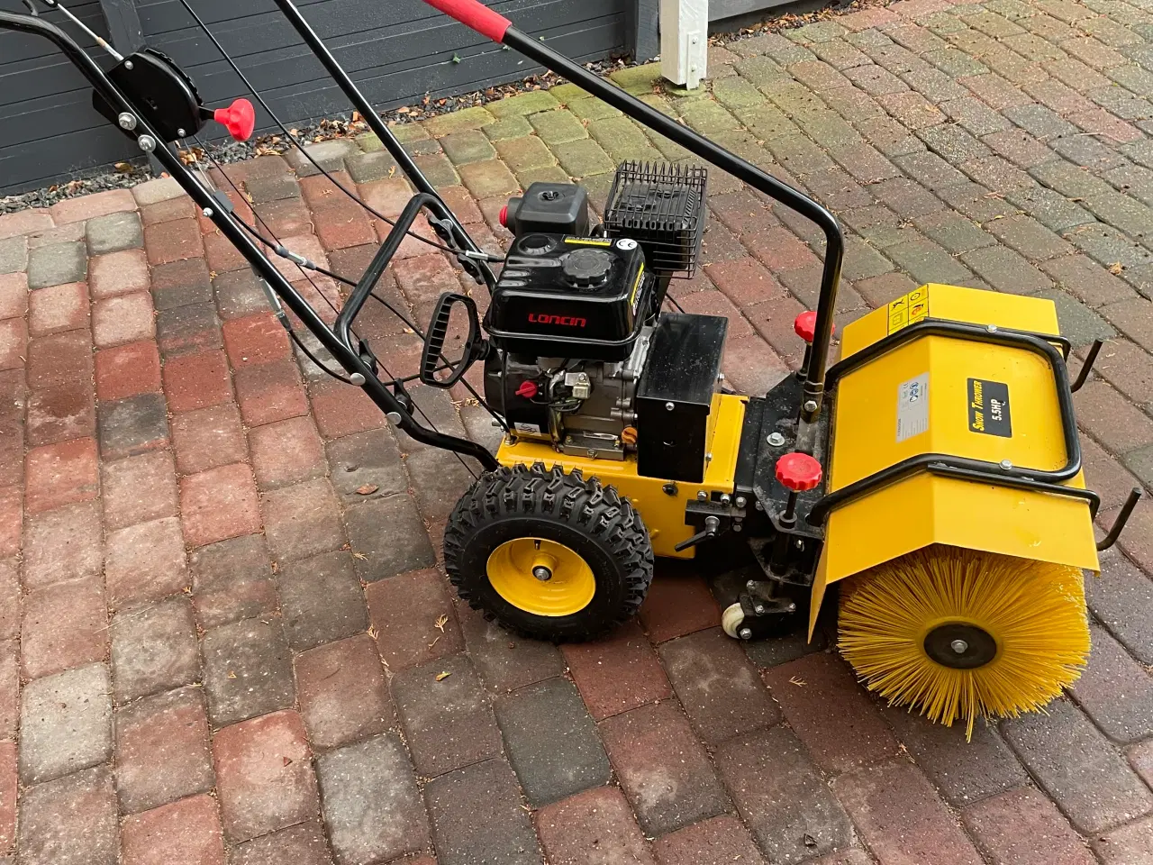 Billede 1 - Fejemaskine