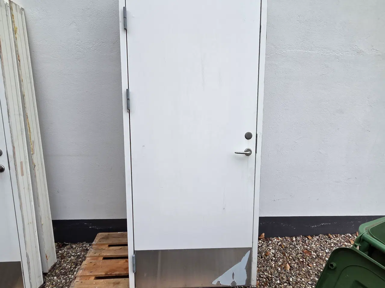 Billede 2 - Yderdør hvidmalet fyrretræ