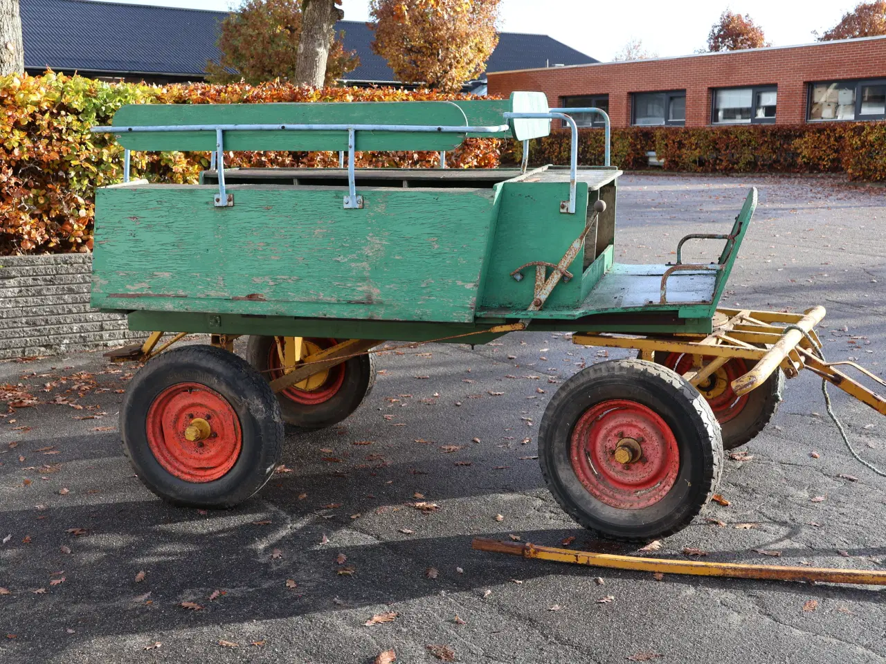 Billede 2 - Gl 4 hjulet gummivogn m/drejekrans