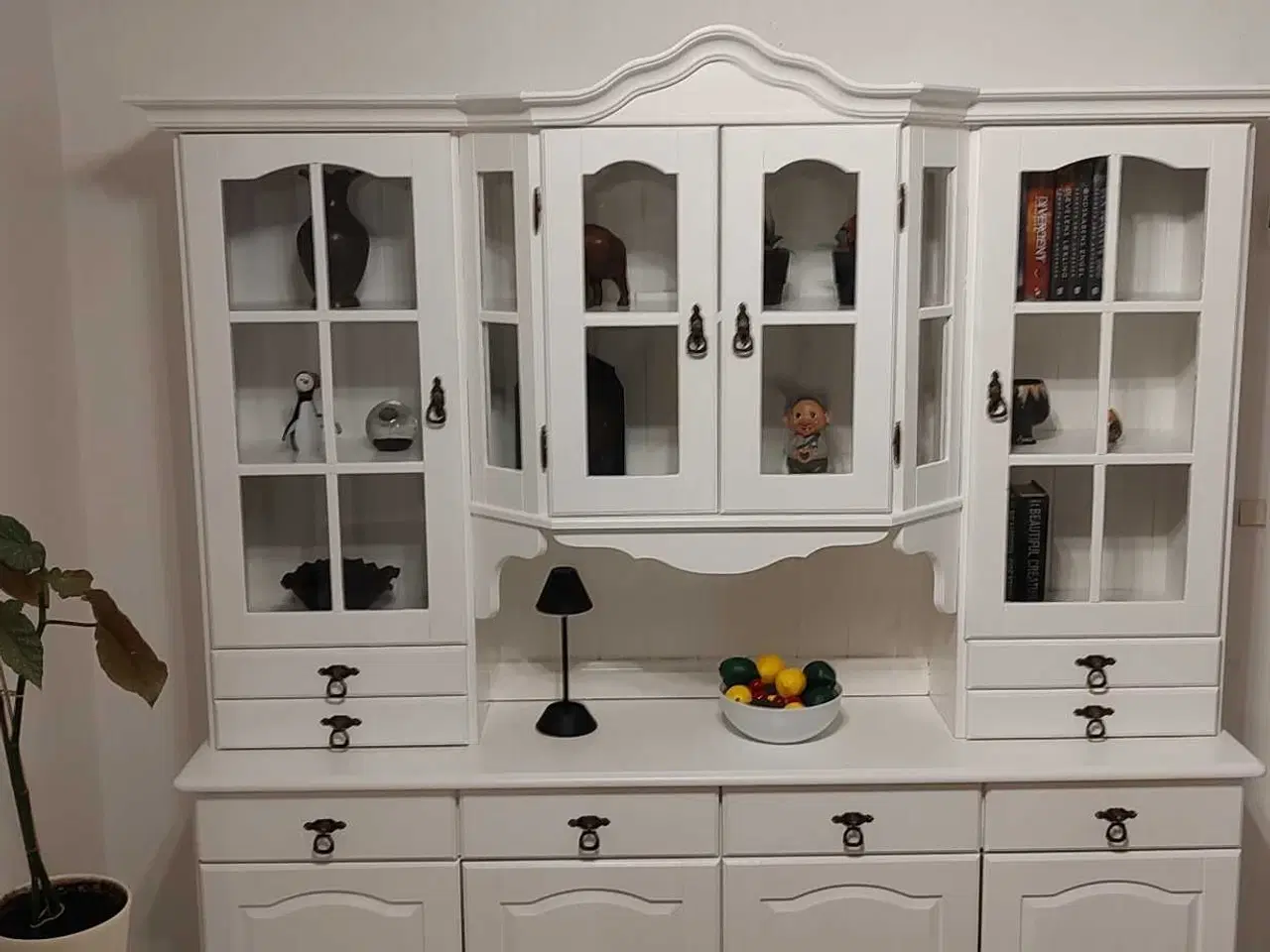 Billede 3 - Ny malet vitrineskab 