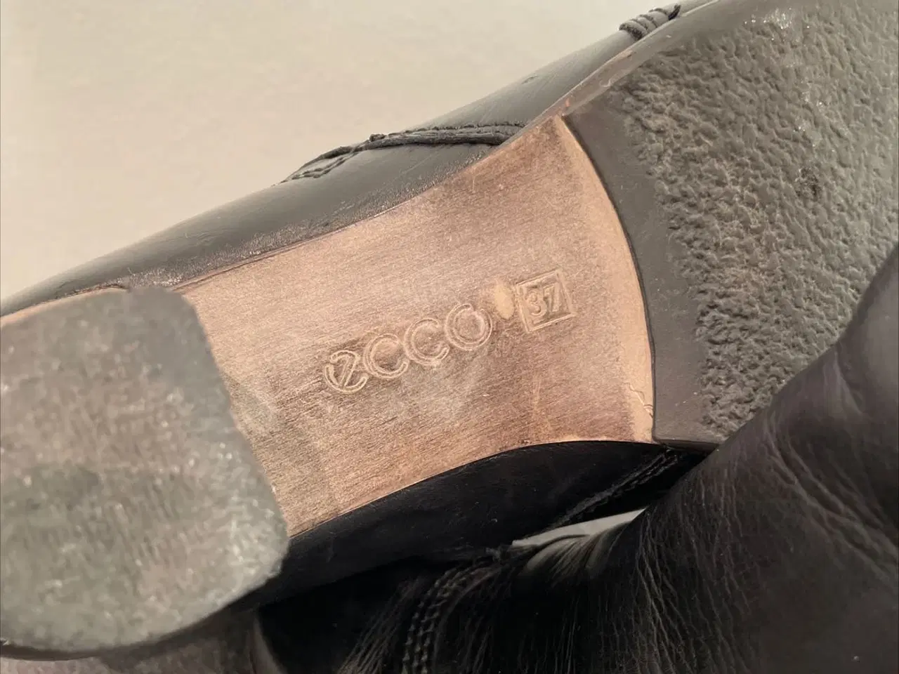 Billede 6 - Sorte klassiske korte støvler str 37 