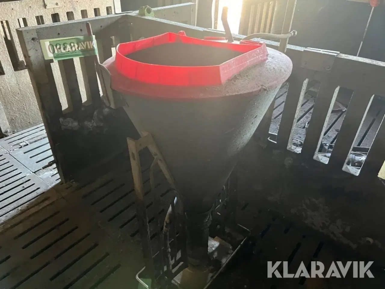 Billede 7 - Grisestier med beton inventar og foderautomater 8 styk