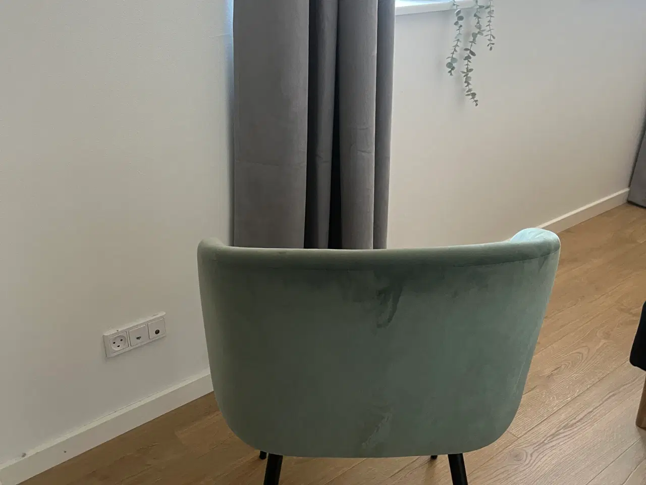 Billede 3 - Velour stol fra Søstrene Grene