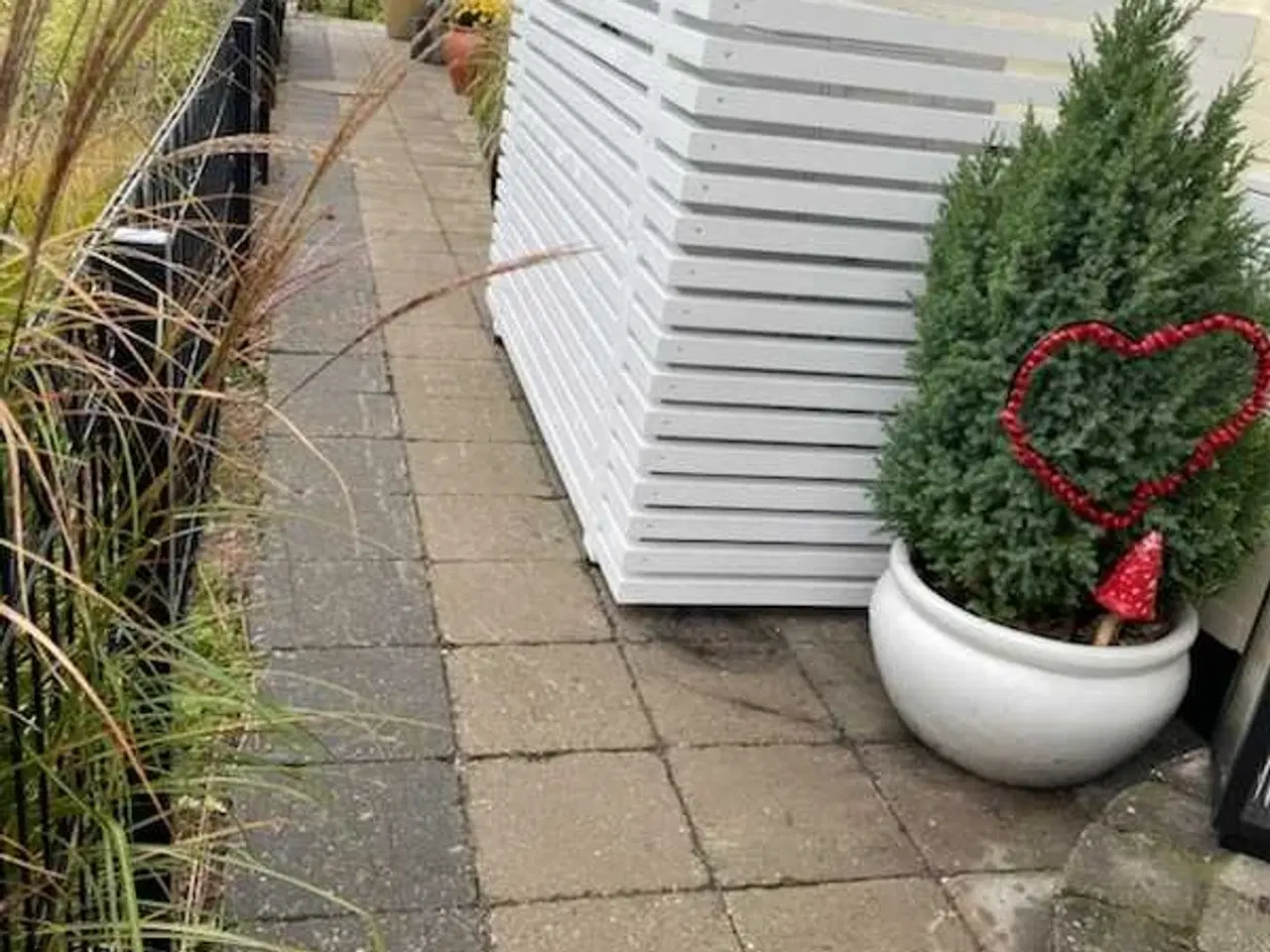 Billede 5 - Bruges også som varmepumpe skjuler. Skraldeskjul.