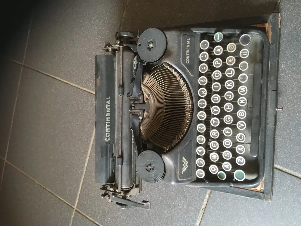 Billede 1 - gamle skrivemaskine