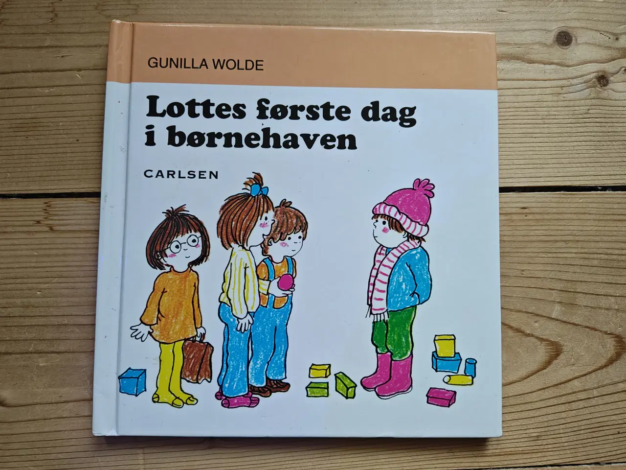 Billede 1 - Totte & Lotte Bog Lottes første dag i børnehaven