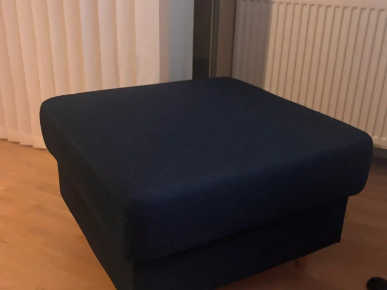 Billede 2 - Hjørnesofa m/u puf