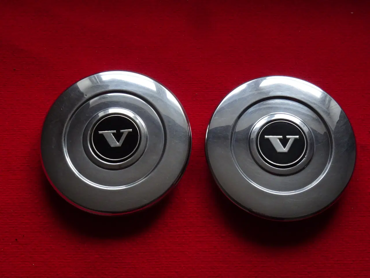 Billede 1 - Volvo 240 originale navkapsler