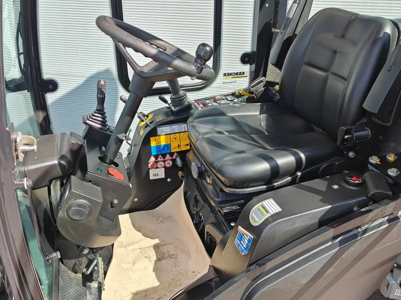 Billede 13 - Kärcher MIC 26 Med komplet feje/sug