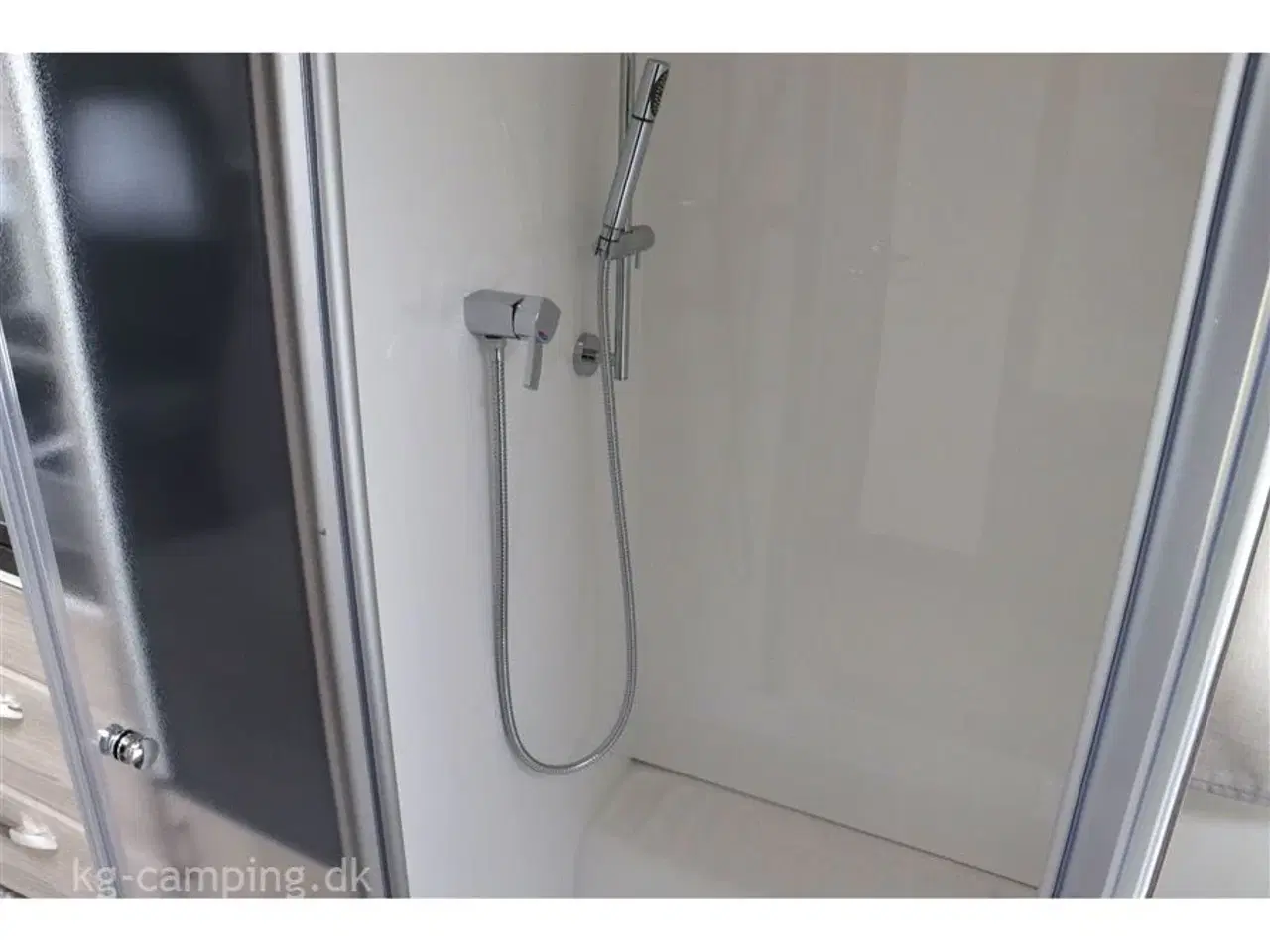 Billede 10 - 2023 - Hobby Prestige 650 UFF   EFTERÅRSTILBUD nu nedsat med kr. 27.753,- | Lækker vogn med fritstående dobbeltseng - Kan opvejes til 2.200 kg.