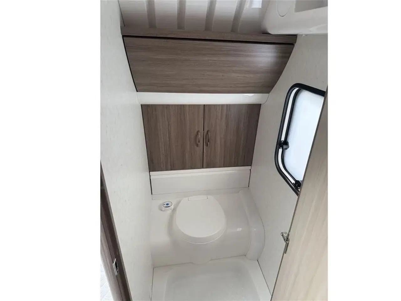 Billede 11 - 2017 - Hobby De Luxe 560 KMFe   Velholdt vogn med godt udstyr fra Hinshøj Caravan