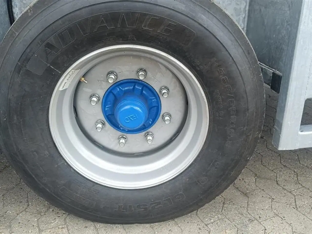 Billede 12 - Jyfa 7 meter, Bred hydraulisk undervogn