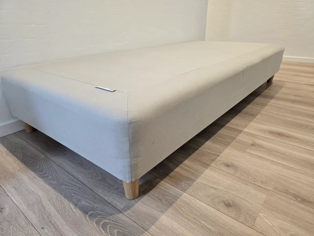 Billede 1 - IKEA SNARUM Boxmadras med ben