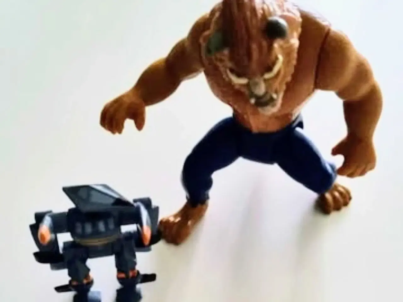 Billede 1 -  Vintage  Beauty and the Beast. Z-bots Micro Machi