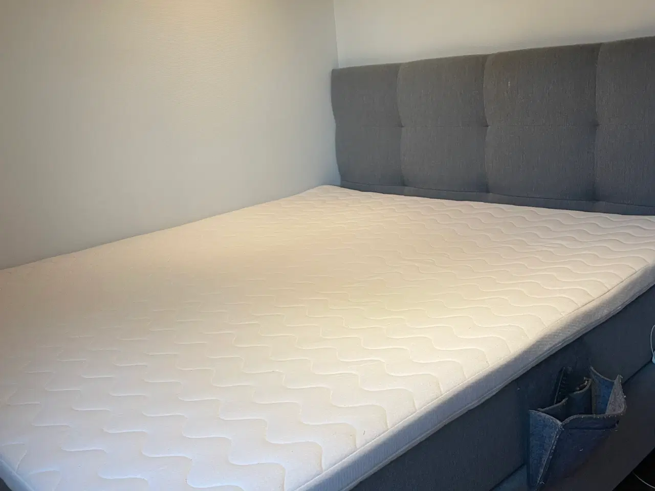 Billede 1 - Kontinental seng GOLD 180x200 + Gavl