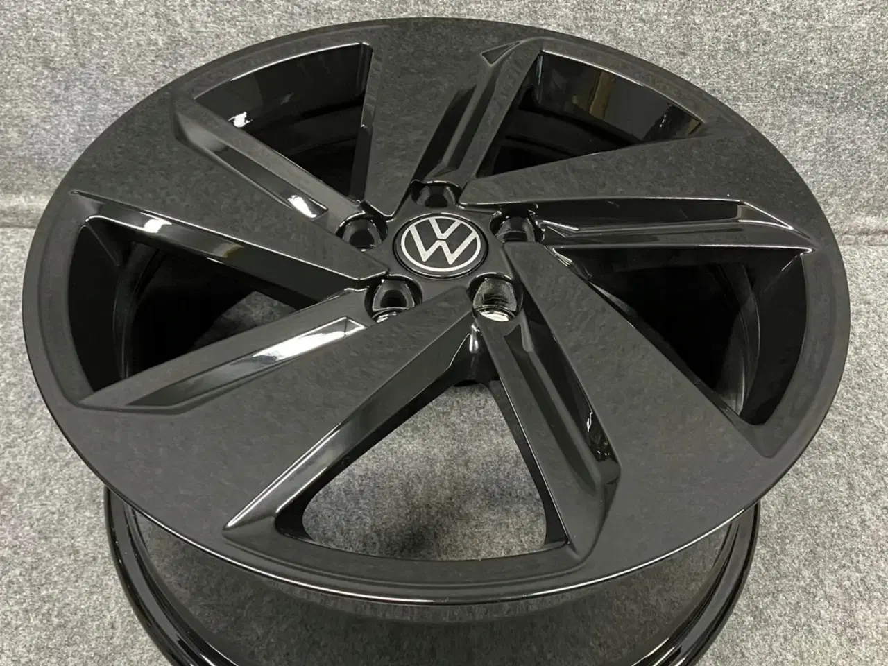 Billede 1 - ALUFÆLGE VW POLO MILTON 2G0 17"