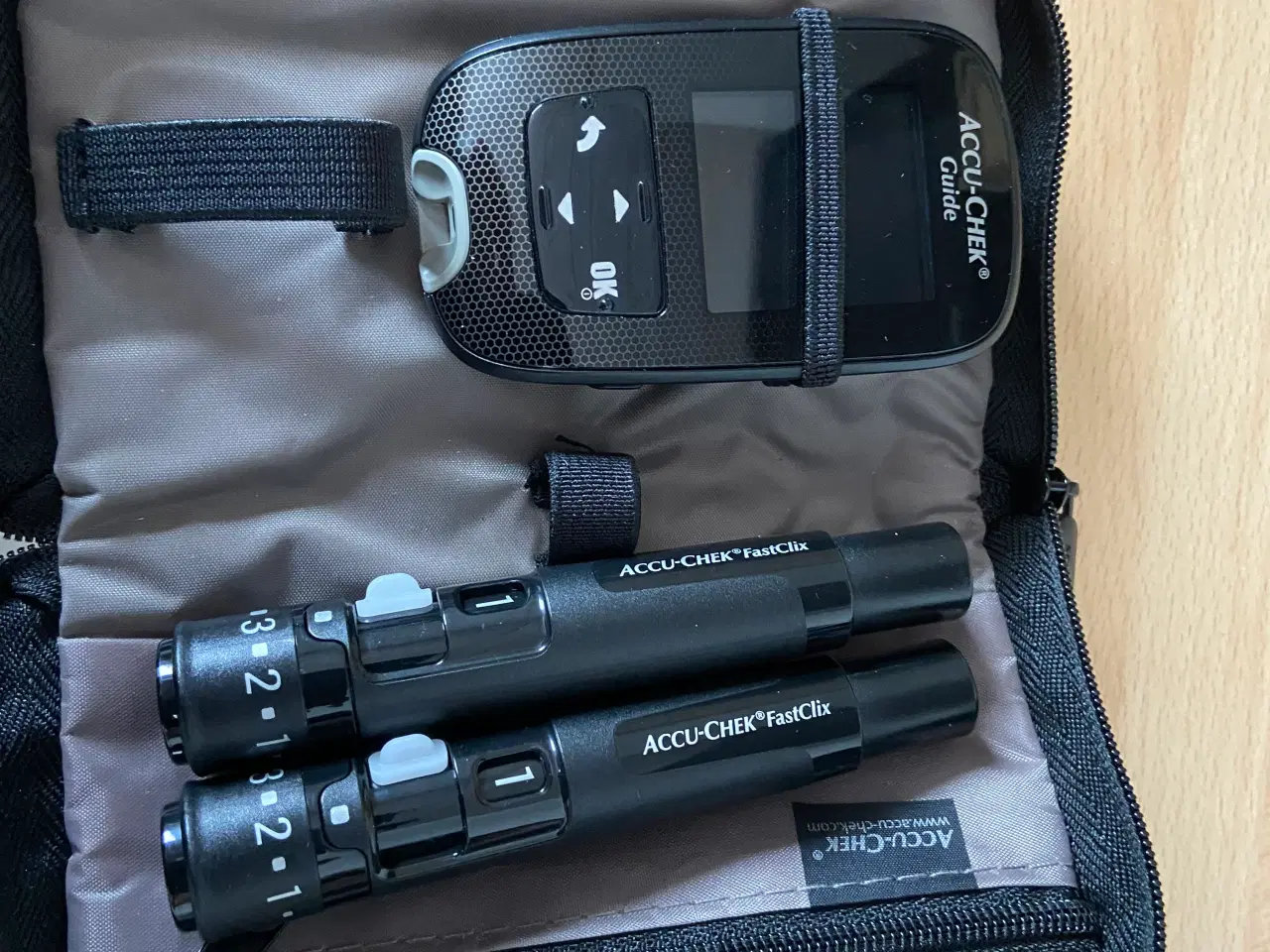 Billede 1 - Blodsukkerapperat og 2 Fingerprikker