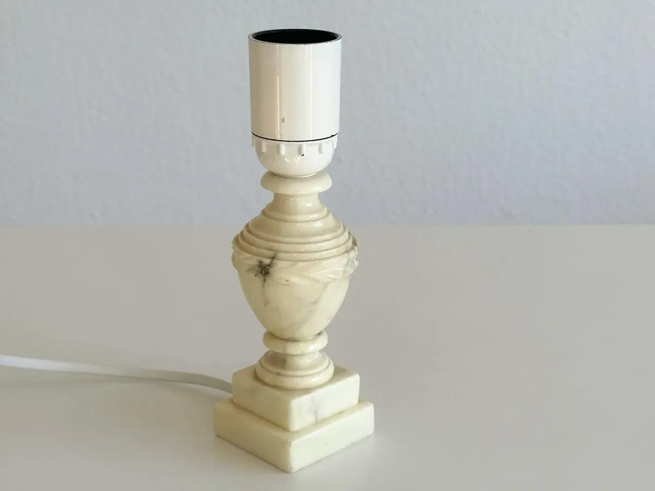 Billede 3 - Lille bordlampe, lakeret