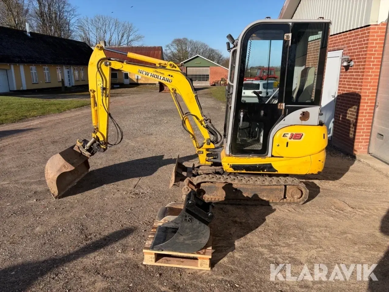 Billede 2 - Gravemaskine New Holland E18C med tiltman og skovlpakke