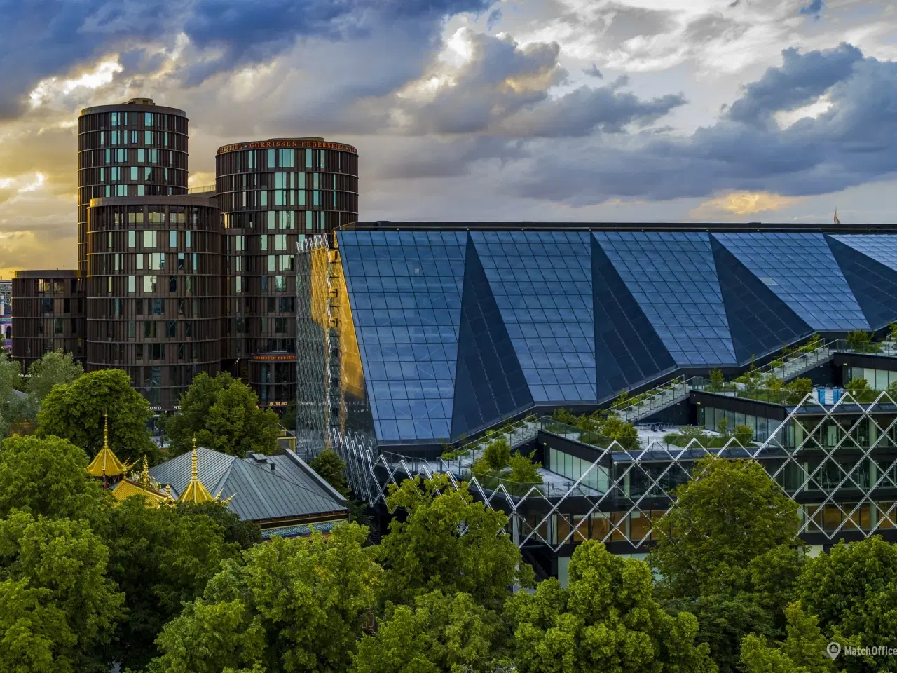 Billede 5 - Sjældent udbudt kontorlejemål med 6 meter til loftet i det ikoniske Axel Towers - fantastisk lysindfald og smuk udsigt til Tivoli