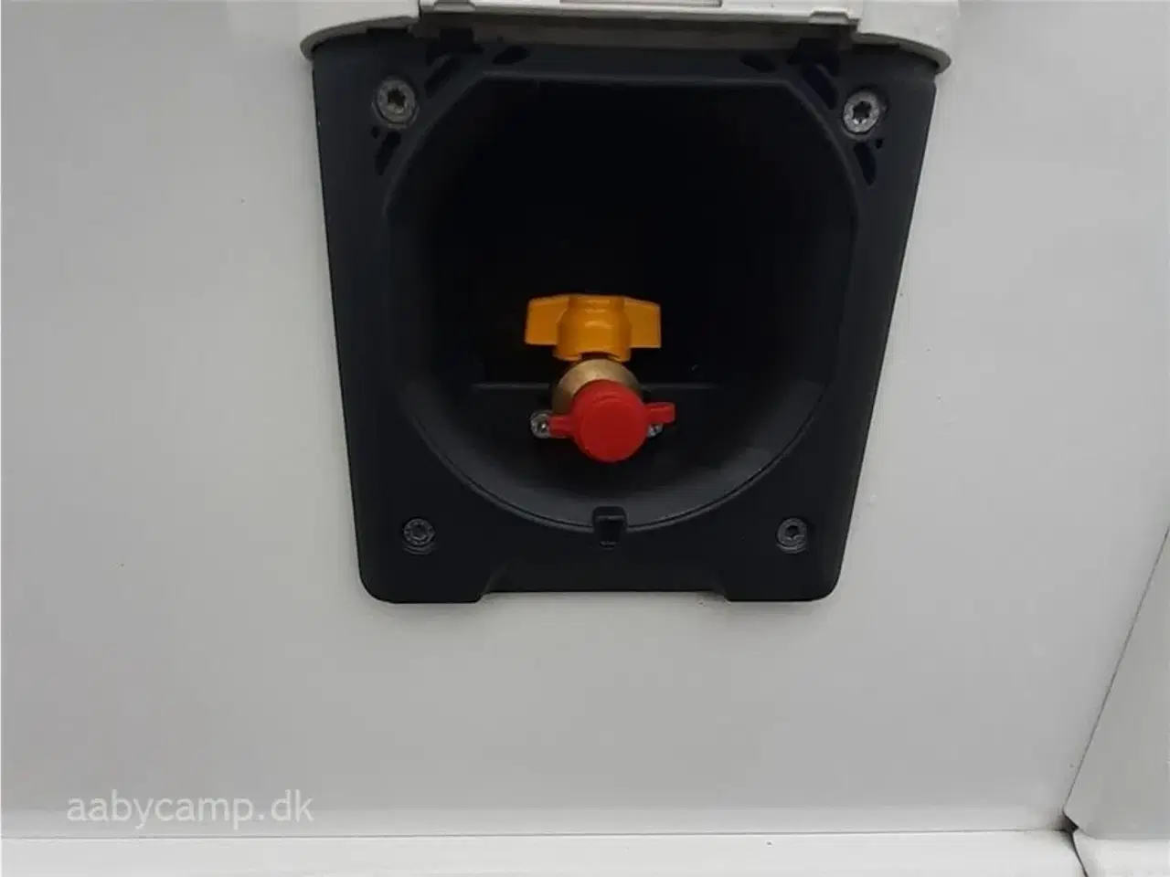 Billede 27 - 2021 - Benimar Sport 323 NK   Den Perfekte Familie camper. NK pakke. automatgear. solceller. Bemærk kun 20,000 Km !!!!