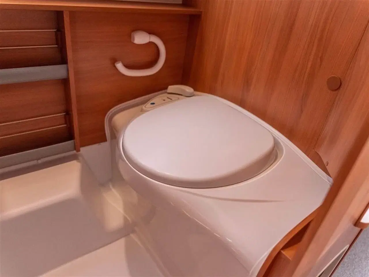 Billede 14 - 2019 - Hymer Eriba Touring Troll 535 GT   Yderst velholdt vogn med hævetag og meget udstyr