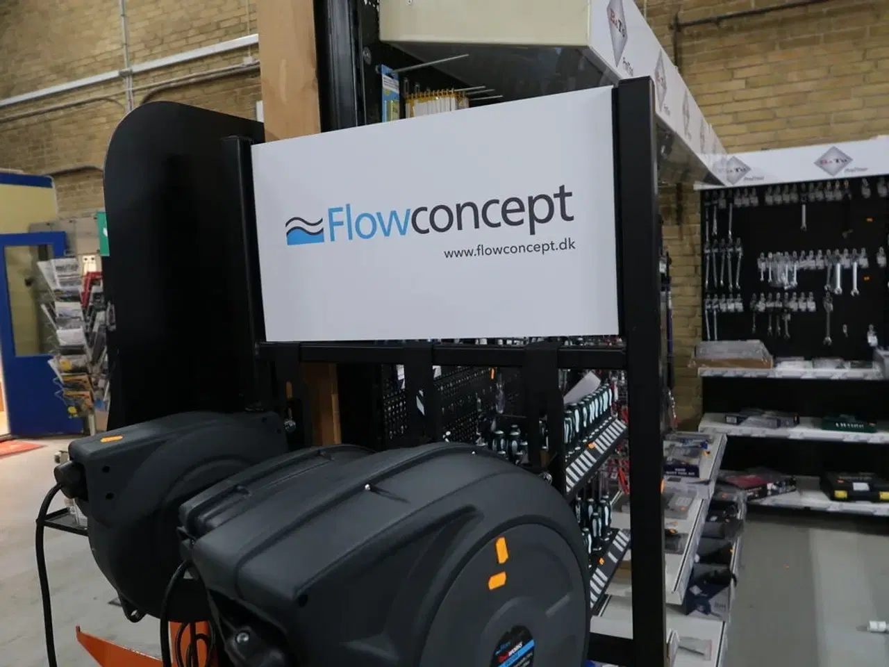 Billede 2 - Butiksinventar uden indhold