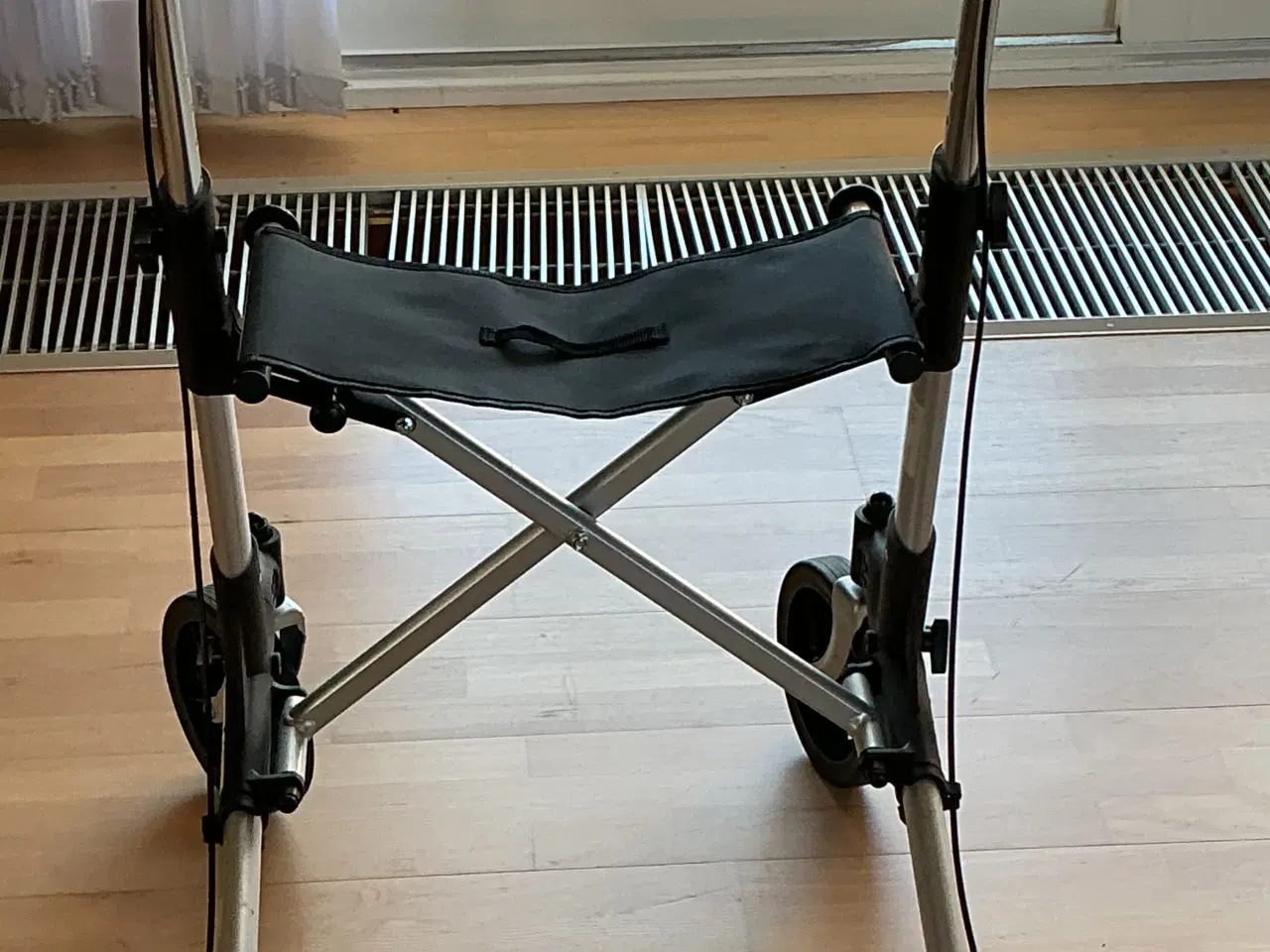 Billede 1 - Rollator - pæn, meget lidt brugt.