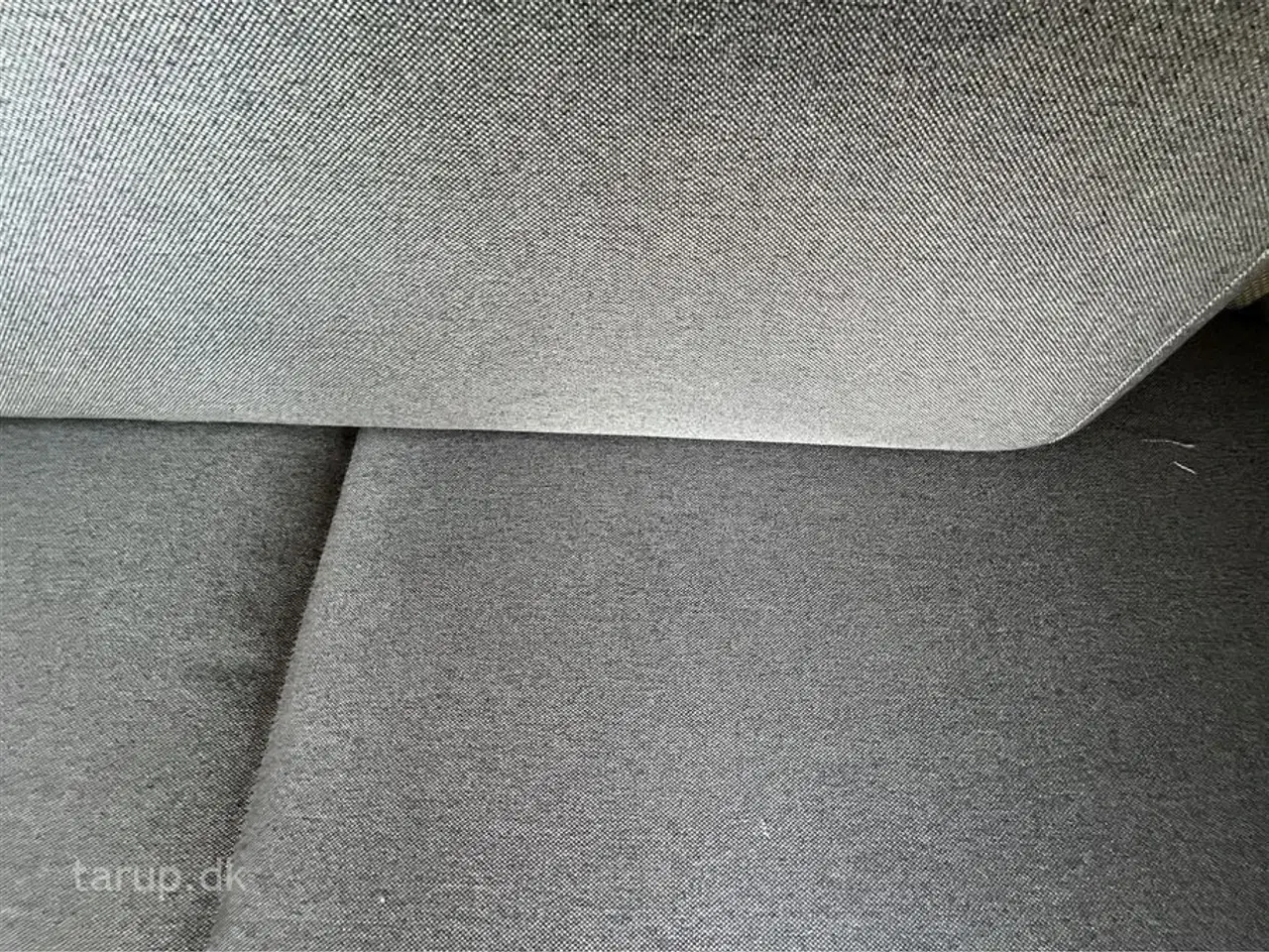 Billede 8 - 2026 - Adria Action 391 PD   Tværstillet dobbeltseng, L-siddegruppe, LED-kanallys, TV-holder,  alufælge, panorama-vindue, stort køleskab, el-gulv-varme, Truma Combi 4