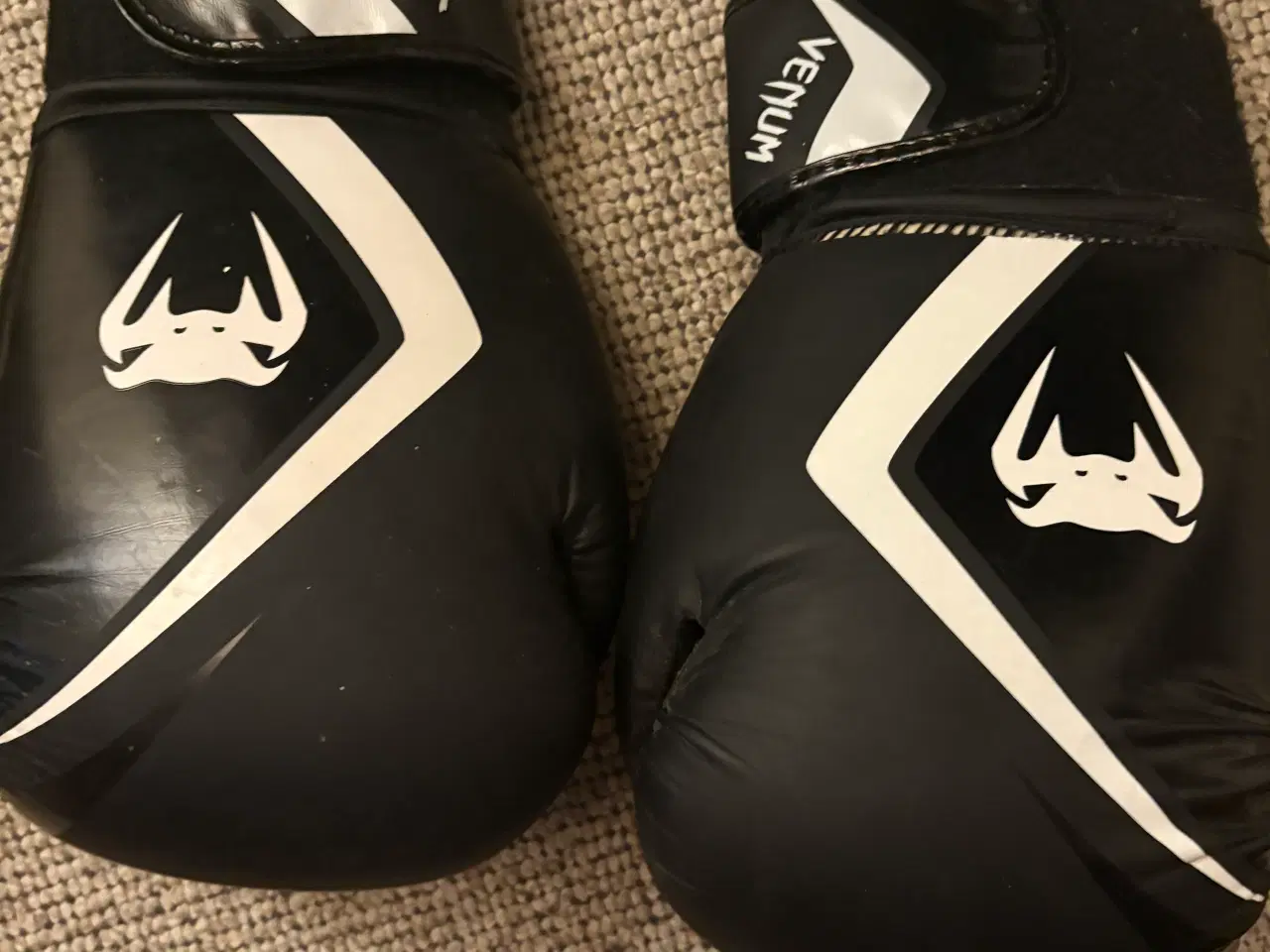 Billede 4 - Venum kickBokseudstyr Sæt Hvid guld