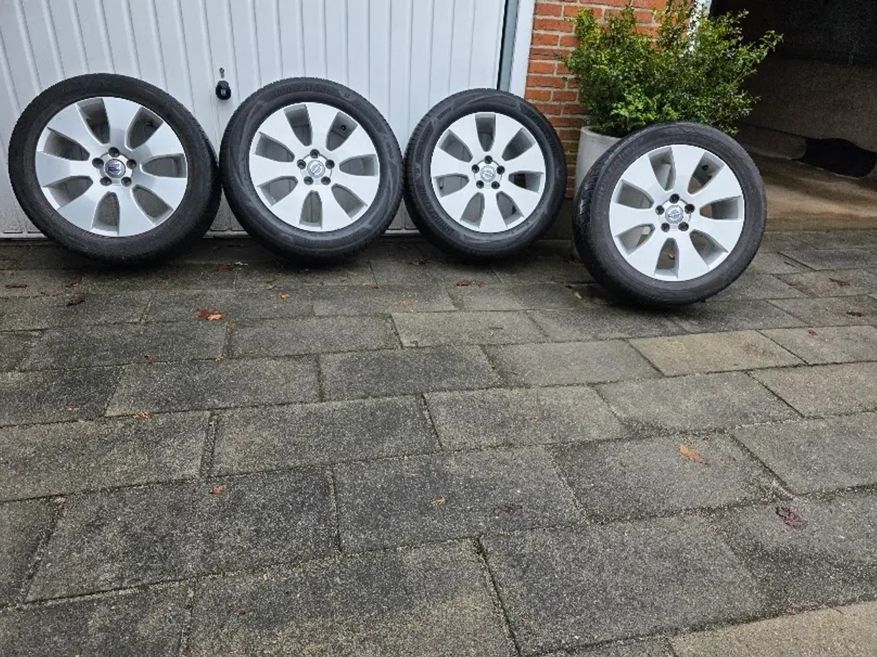 Billede 2 - Volvo Alufælge 17 tommer med Sommer dæk.