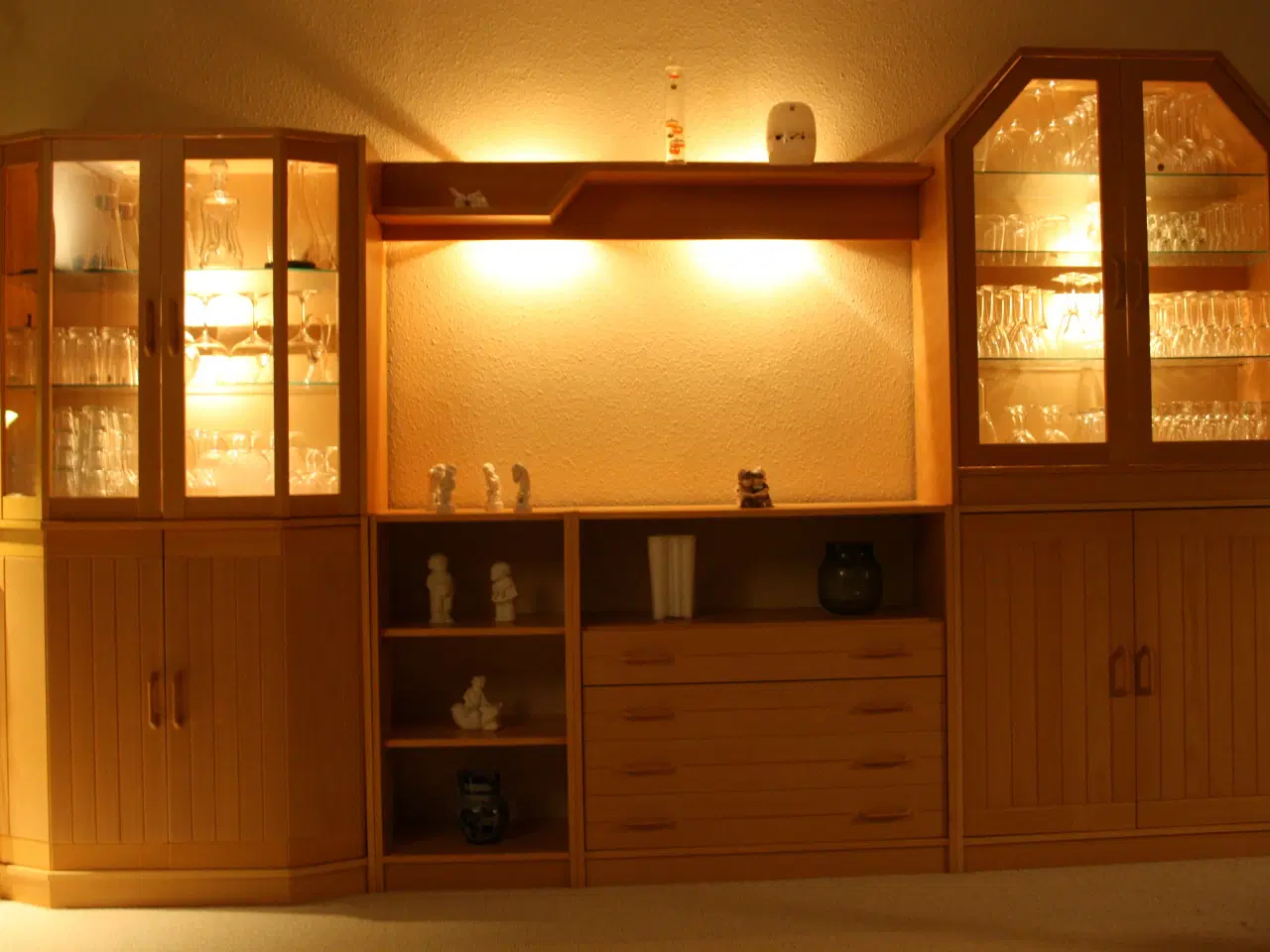 Billede 1 - Hammel reol med glasskabe og lyshylde