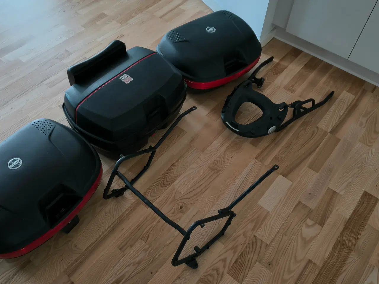 Billede 1 - GIVI beslag, topboks og sidetasker til VFR 800