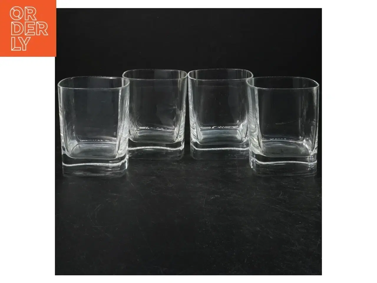 Billede 1 - Sæt med fire Whisky glas (str. 9x6 cm)