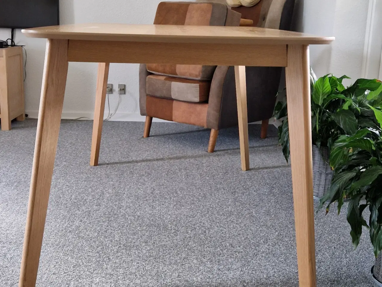 Billede 2 - Tilbud fint spisebord 