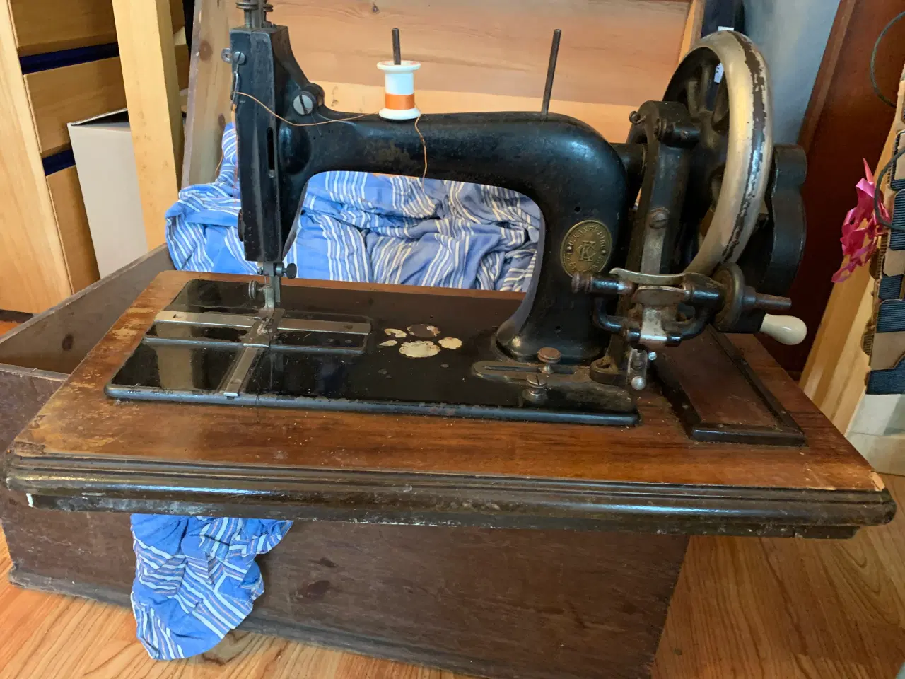 Billede 2 - GAMMEL symaskine måske fra 1920 eller før